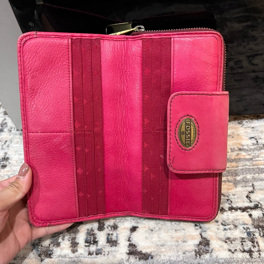 Fossil Pink Explorer Women's Wallet - Picture 6 of 10